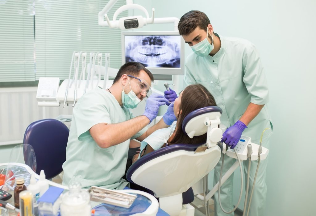 Dental Implant Vs. Fixed Bridge – Which Is Best?